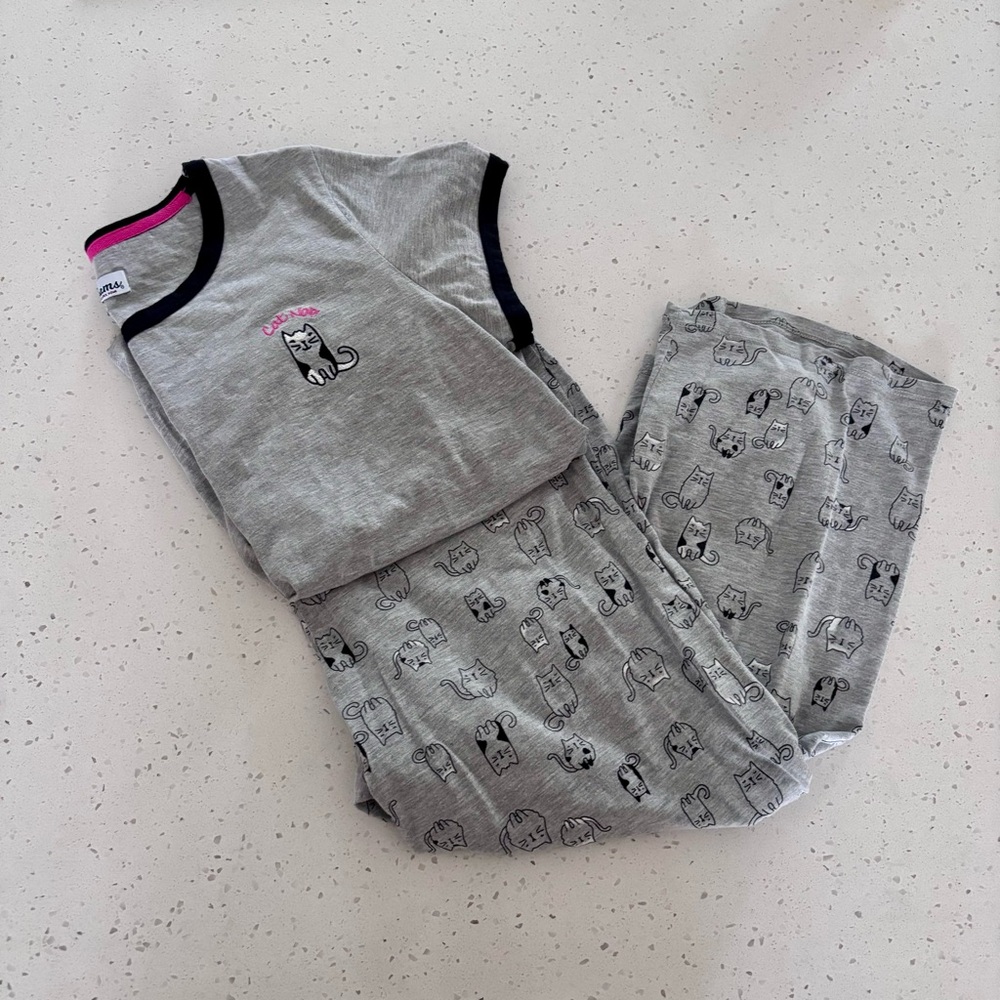 XL Dearfoams NWOT Gray Cat Nap Pajama Set Short Sleeve Top & Capri Bottoms